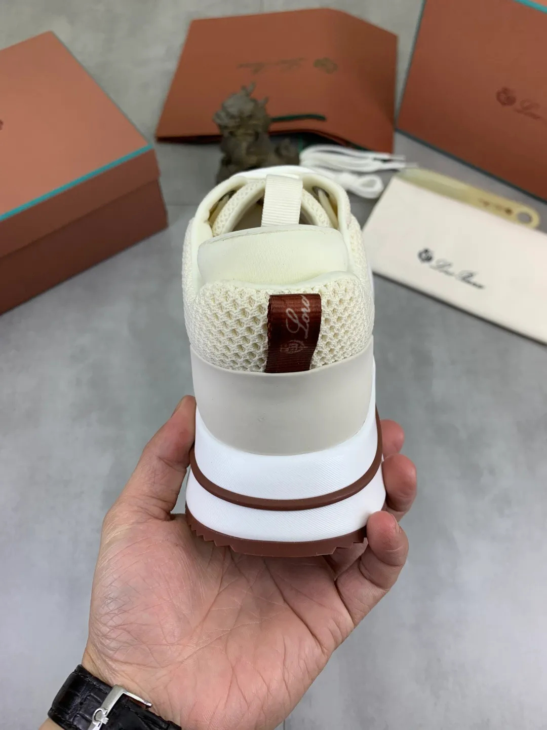 Men's men's shoes 💰P542 New style 💰High quality The latest casual shoes Loro Piana 💯Top grade💯Buy the original copy💯 Founded the existing Loro Piana company on April 24, 1924. The family has been operating for the sixth generation, providing top quality products to customers who are discerning in taste and quality. Imported original fly woven fabrics with cowhide fabric, plain calfskin lining, hand-stitched threads with cowhide feet, original packaging, high-end outsole, size: 38-46, multiple colors available, complete package